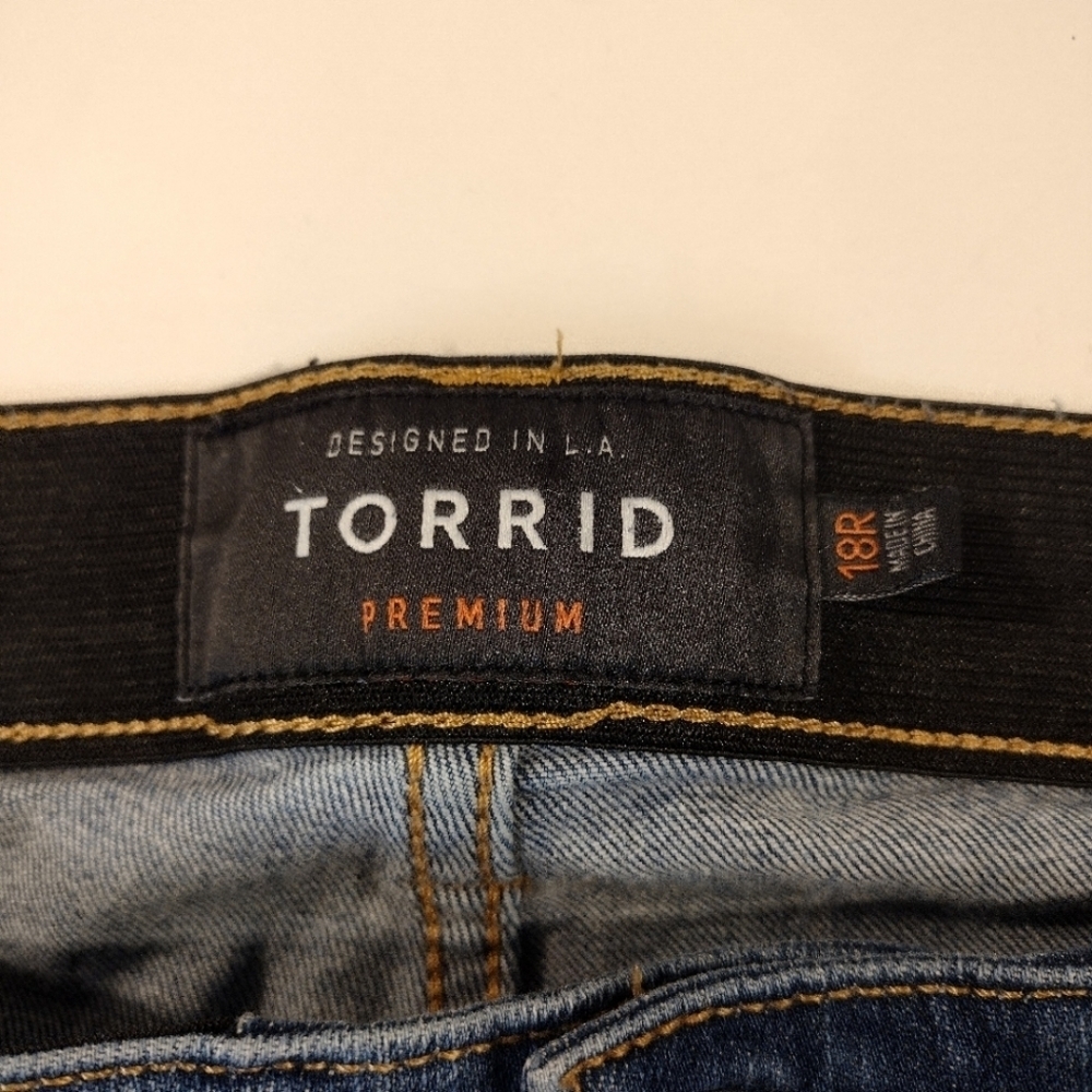 Women's Torrid Blue Skinny Jeans with Black Swirl Design; 18 - Picture 11 of 16